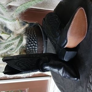 Women's 8.5 Black Boots